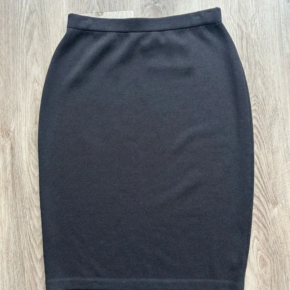 St. John knit skirt - Picture 2 of 4